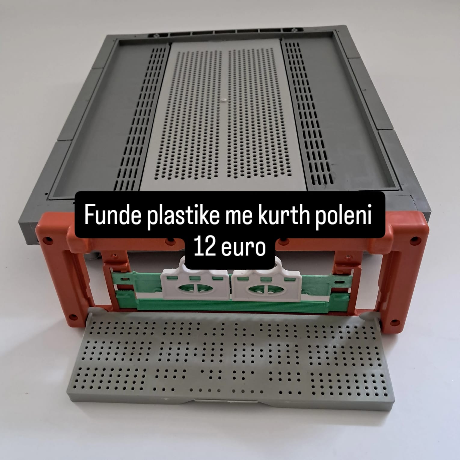 Funde plastike me kurth poleni